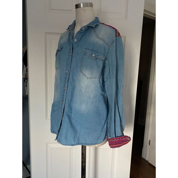 INSO active wear denim chambray button down detailed trim LARGE - Picture 4 of 8